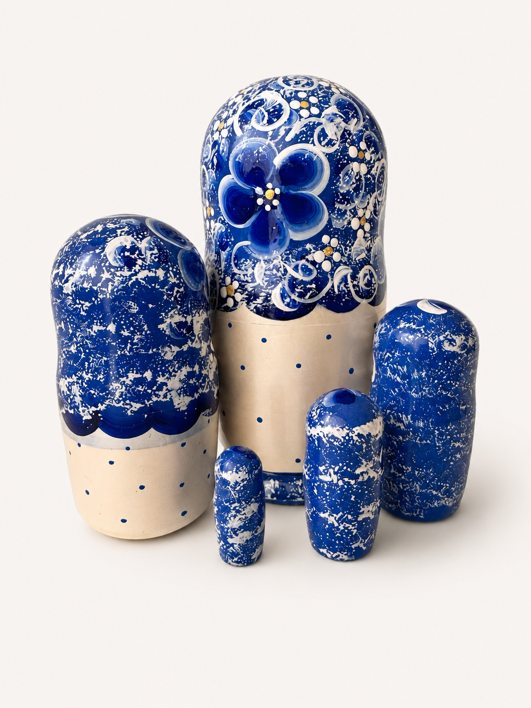 Matrioshka rusa «Flores de Invierno» pintada a mano – 5 piezas | 18 cm