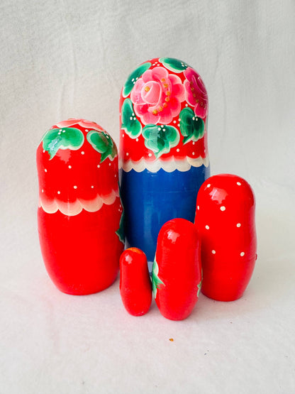 Matrioshka rusa «Jardín Escarlata» pintada a mano – 5 piezas | 18 cm