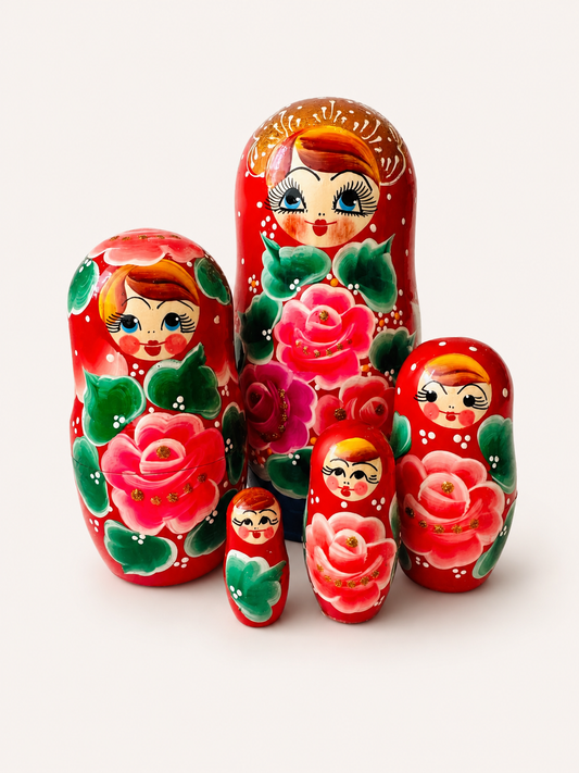 Matrioshka rusa «Jardín Escarlata» pintada a mano – 5 piezas | 18 cm