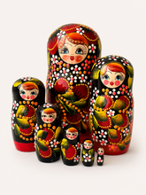 Cargar imagen en el visor de la galería, Matrioshka rusa «Constelación Escarlata» pintada a mano
