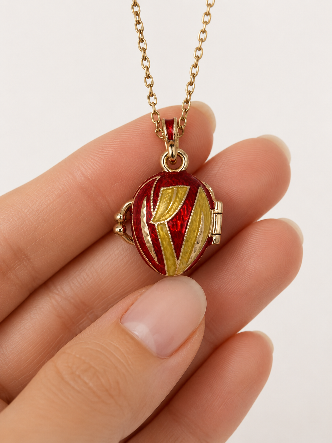 Dije Fabergé «Ramo Escarlata con Mariposa»