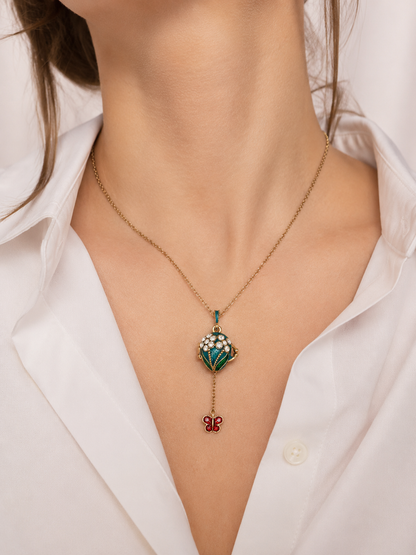 Collar con Dije Estilo Fabergé de Esmalte Azul y Cristales