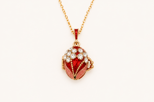 Collar Huevo Fabergé Rojo con Mariposa Secreta