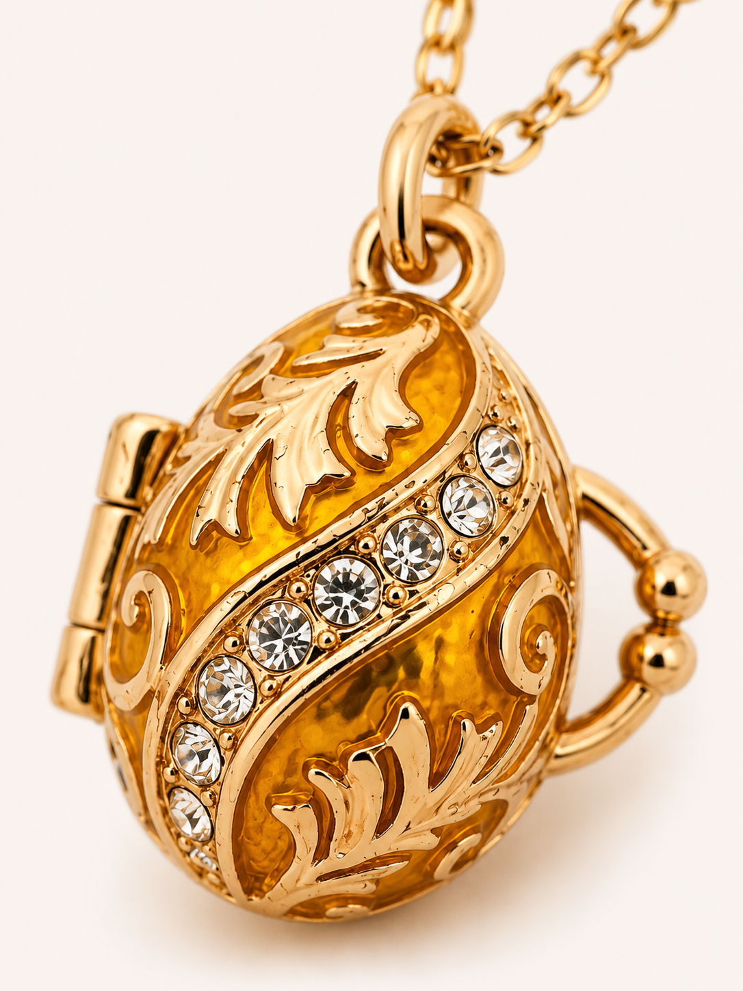 Collar con Colgante Huevo Fabergé Decorativo Dorado