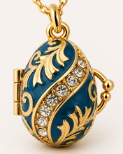 Cargar imagen en el visor de la galería, Collar con dije relicario Huevo Imperial Azul con Detalles Dorados
