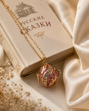 Cargar imagen en el visor de la galería, Relicario dije Rosa con Cristales en estilo de Faberge
