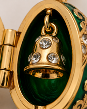 Cargar imagen en el visor de la galería, Dije Huevo Imperial Verde con Campana Sorpresa
