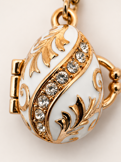 Collar con Relicario Huevo Fabergé Blanco con Campana Interior – AKM San Petersburgo