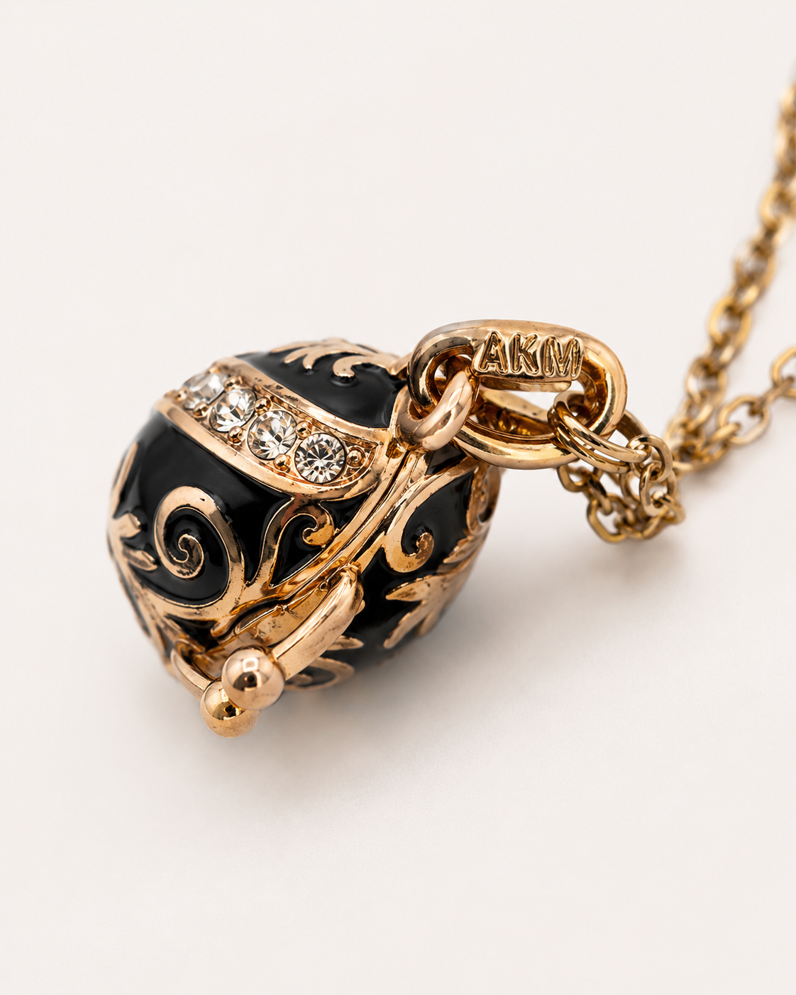 Collar con Relicario Huevo Fabergé Negro con Campana Interior – AKM San Petersburgo (Copy)