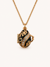 Cargar imagen en el visor de la galería, Collar con Relicario Huevo Fabergé Negro con Campana Interior – AKM San Petersburgo (Copy)
