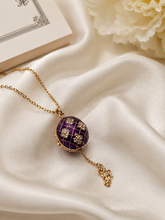 Cargar imagen en el visor de la galería, Dije Huevo Fabergé Morado con Ángel
