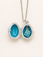 Cargar imagen en el visor de la galería, Dije Huevo Fabergé Azul con Biblia
