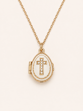 Cargar imagen en el visor de la galería, Dije Huevo Fabergé Blanco con Biblia
