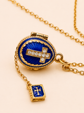 Cargar imagen en el visor de la galería, Dije Huevo Fabergé Azul Real con Biblia
