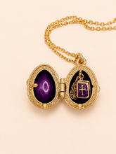 Cargar imagen en el visor de la galería, Dije Huevo Fabergé Morado con Biblia
