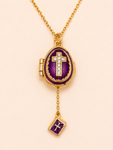 Cargar imagen en el visor de la galería, Dije Huevo Fabergé Morado con Biblia
