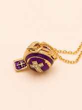 Cargar imagen en el visor de la galería, Dije Huevo Fabergé Morado con Biblia
