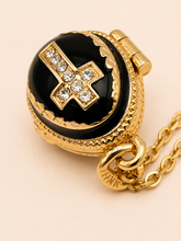 Cargar imagen en el visor de la galería, Dije Huevo Fabergé Negro con Biblia Decorativa
