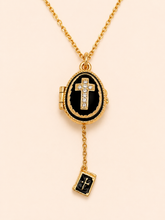 Cargar imagen en el visor de la galería, Dije Huevo Fabergé Negro con Biblia Decorativa
