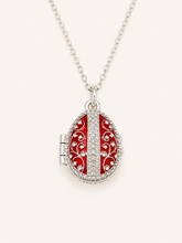 Cargar imagen en el visor de la galería, Dije Huevo Fabergé Rojo con Sorpresa de Manzana
