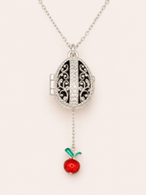 Cargar imagen en el visor de la galería, Dije Huevo Fabergé Negro con Sorpresa de Manzana
