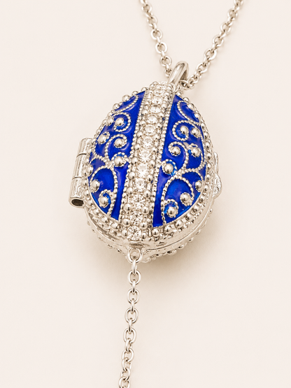 Dije Huevo Fabergé Azul con Sorpresa de Manzana