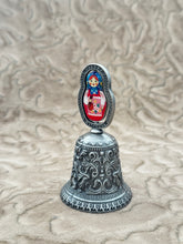 Cargar imagen en el visor de la galería, Campanilla decorativa de metal
