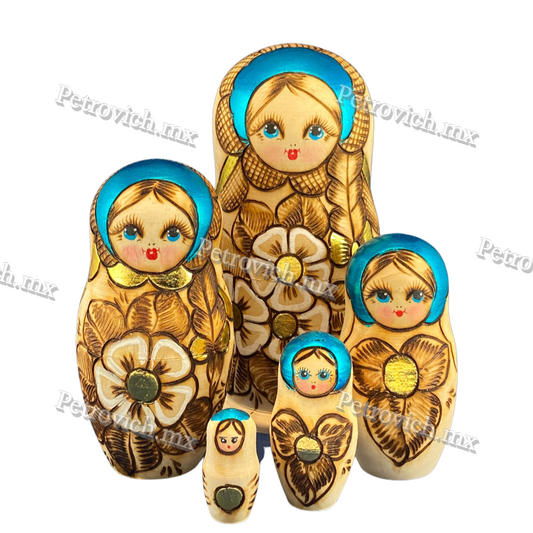 Matrioshka  Pirograbado. Color  Azul