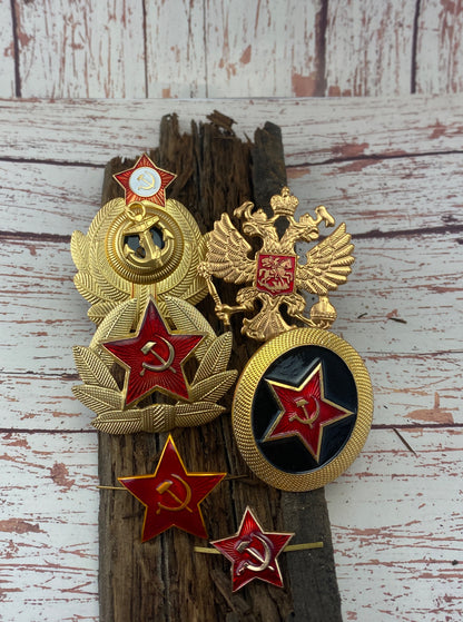 Pin con Estrella Roja, Martillo y Hoz